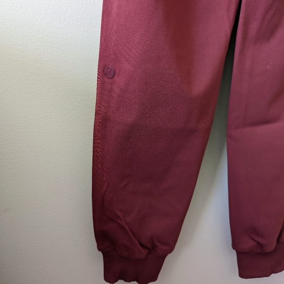 Lululemon On the Fly Jogger 28" *Luxtreme Savannah - Picture 6 of 7